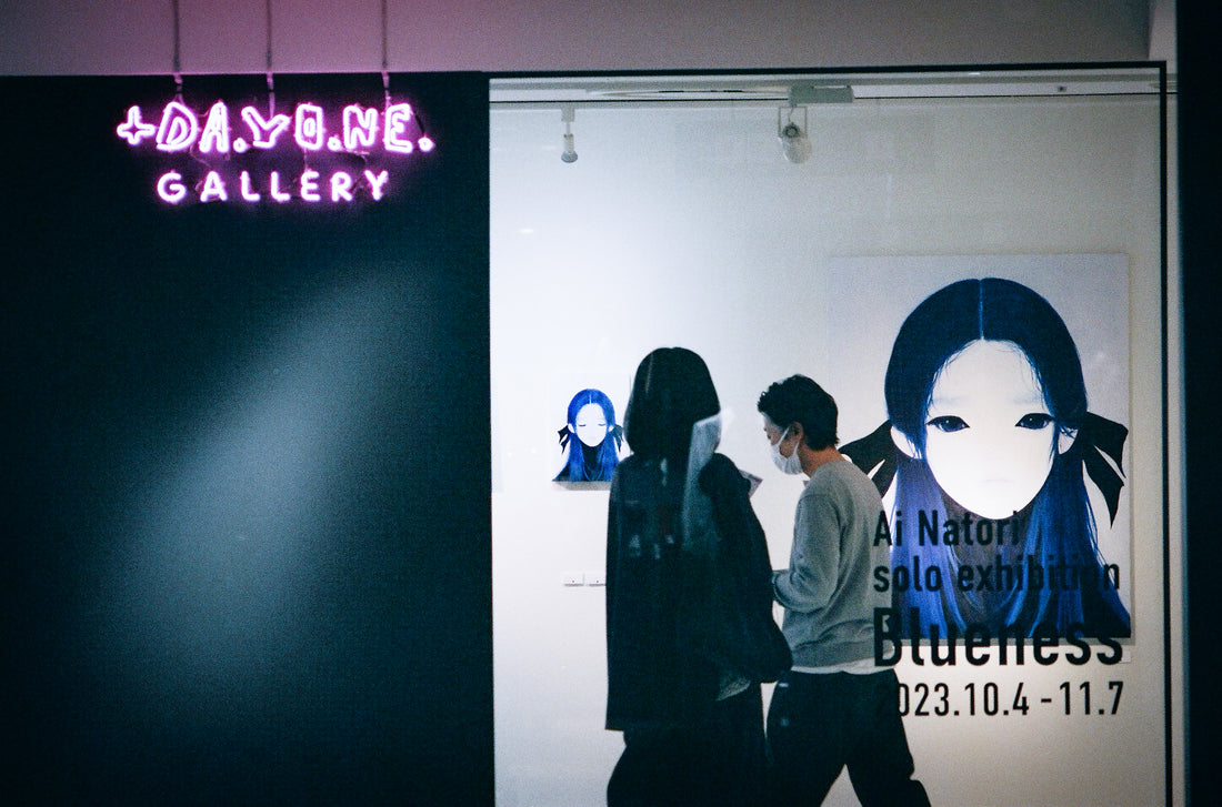 Presenting the scene from the solo exhibition currently underway in Tokyo.